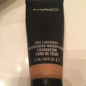 MAC waterproof foundation NC45